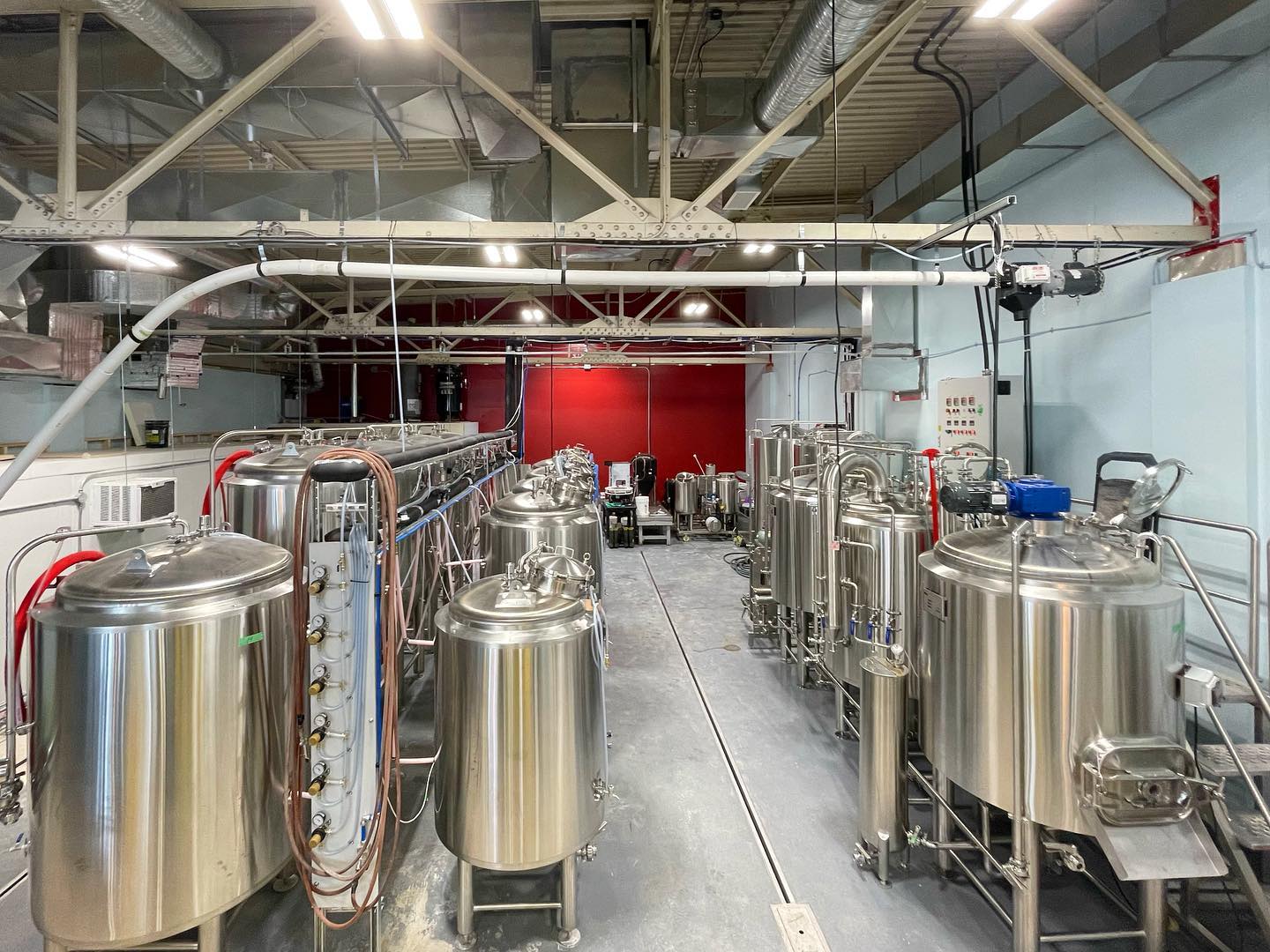 What is the difference between glycol water tanks and cold water tanks in a brewery?
